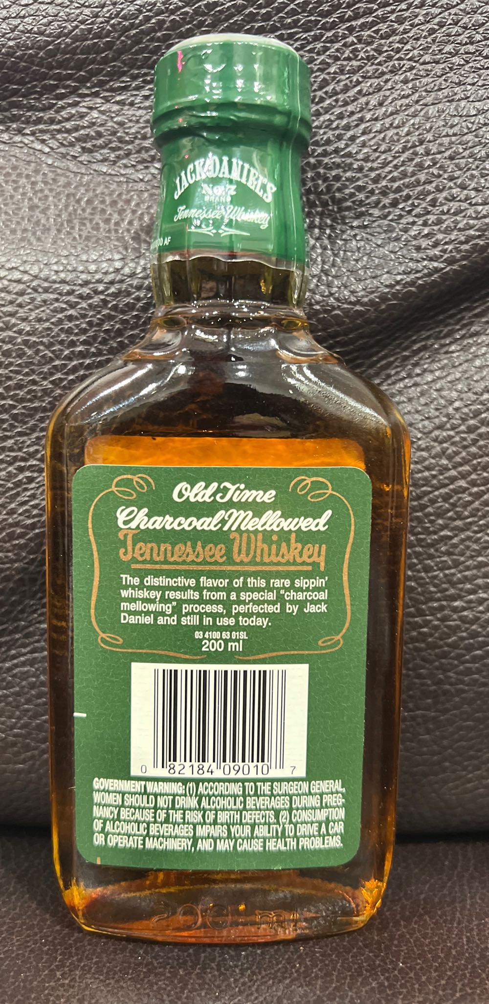Green Label - Jack Daniel‘s Distillery (200 mL) alcohol collectible [Barcode 082184090107] - Main Image 2