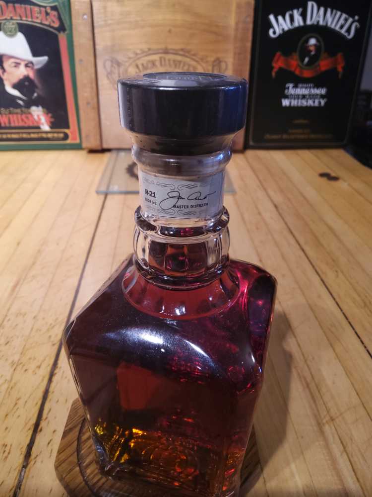 Single Barrel Select - Employee 10 Thousandth Barrel - Jack Daniel Distillery (375 mL) alcohol collectible [Barcode 082184002995] - Main Image 4