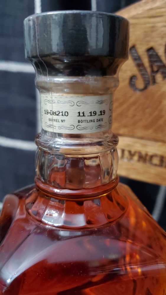 Jack Daniels Single Barrel Rye - Jack Daniel‘s Distillery (375 mL) alcohol collectible [Barcode 082184003695] - Main Image 2