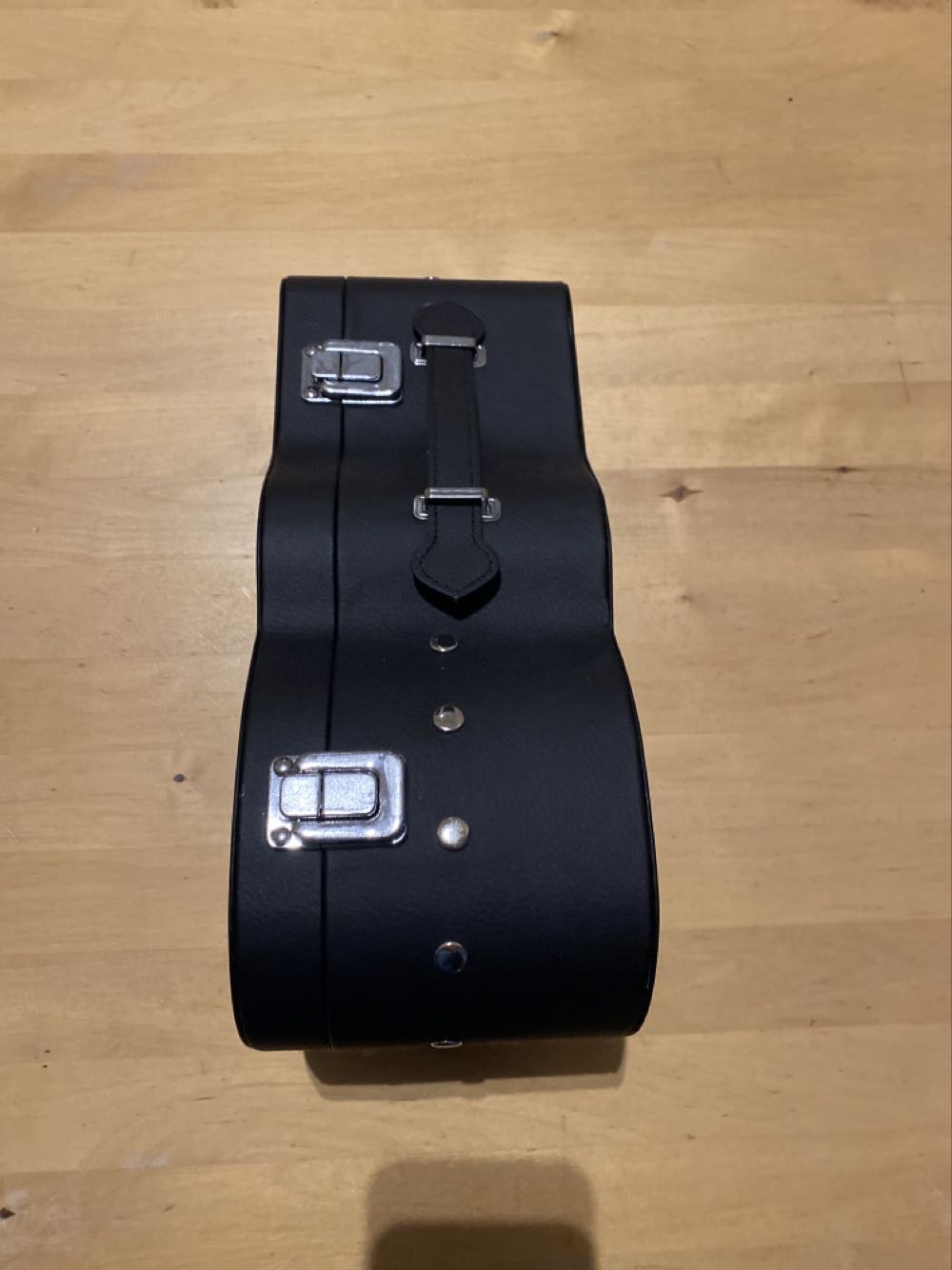 Jack Daniels Guitar Case - Jack Daniel‘s Distillery (700 mL) alcohol collectible [Barcode 5099873704790] - Main Image 2