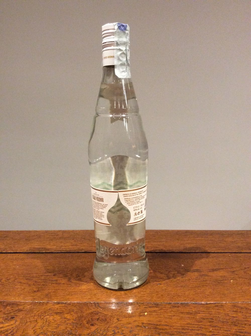 Legendario 9550 Vodka 700ml 40% Cuba - Legendario (700 mL) alcohol collectible [Barcode 8500000194539] - Main Image 2