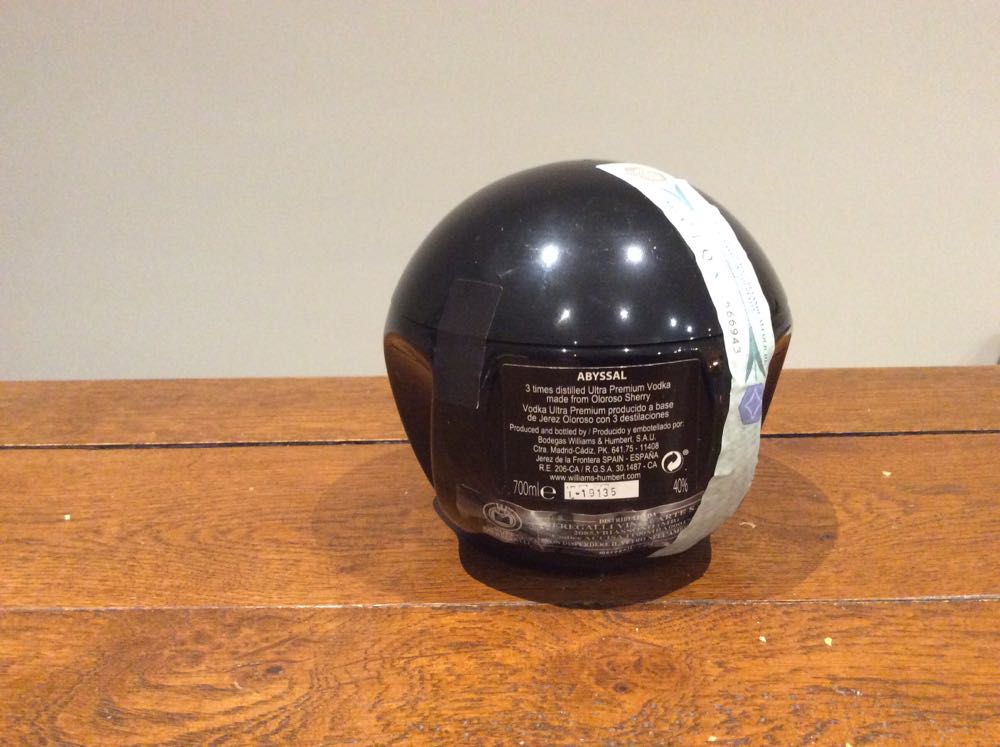 Abyssal Vodka Vodka 700ml 40% Spain - Bodegas Williams & Humbert S.A. (700 mL) alcohol collectible [Barcode 8410028901463] - Main Image 2