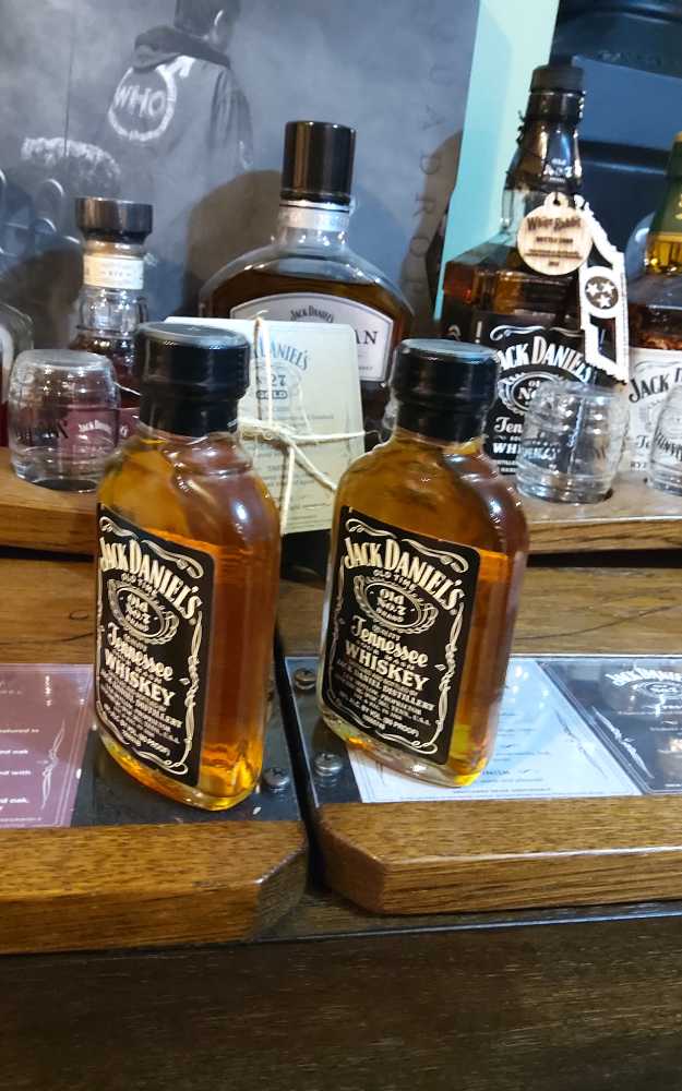 Jack Daniel’s 100mL - Jack Daniel‘s Distillery (100 mL) alcohol collectible [Barcode 082184081839] - Main Image 4