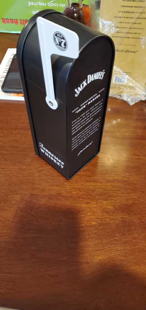 Mailbox - 2020 - Jack Daniel‘s Distillery (700 mL) alcohol collectible [Barcode 5099873218686] - Main Image 2