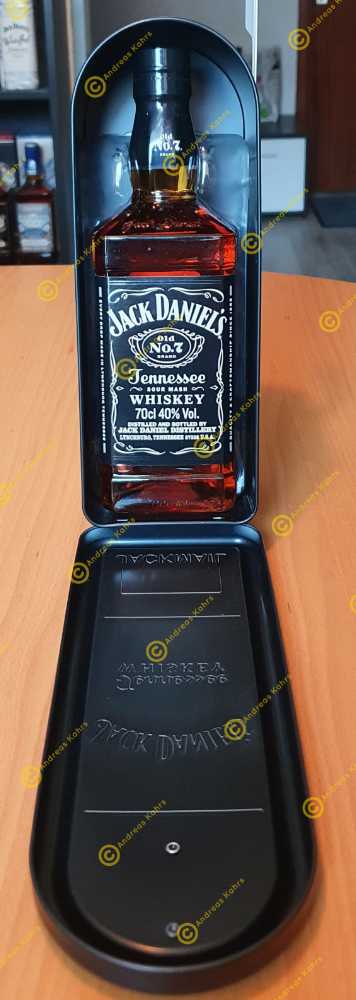 Mailbox - 2020 - Jack Daniel‘s Distillery (700 mL) alcohol collectible [Barcode 5099873218686] - Main Image 3