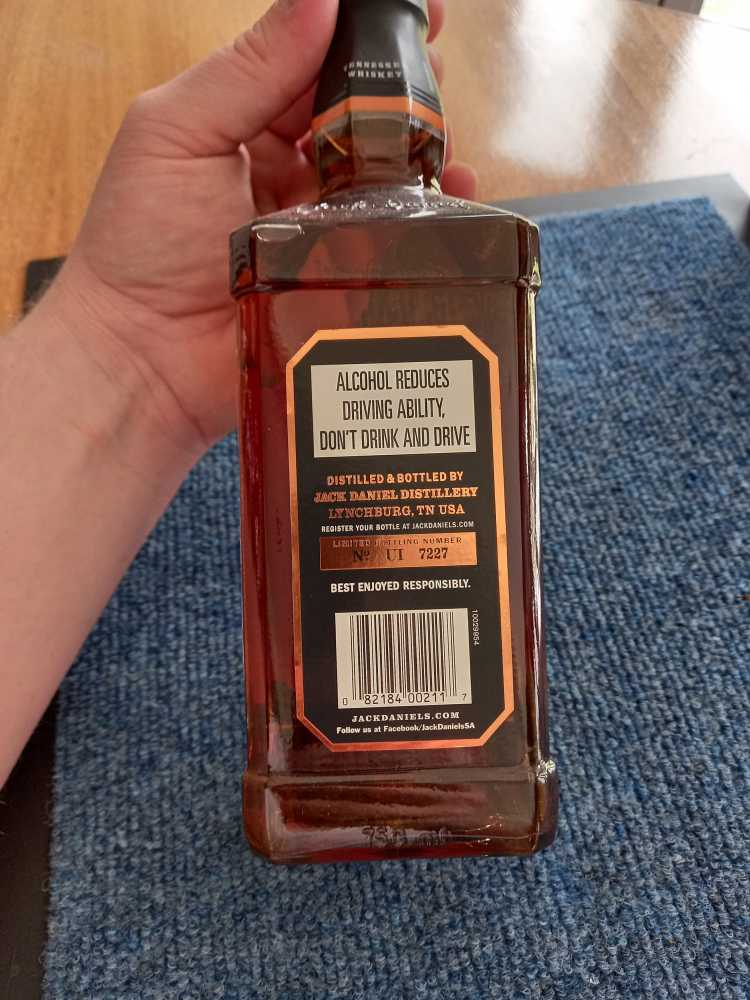 Master Distiller No.3 - jack Daniel (750 mL) alcohol collectible [Barcode 082184002117] - Main Image 2