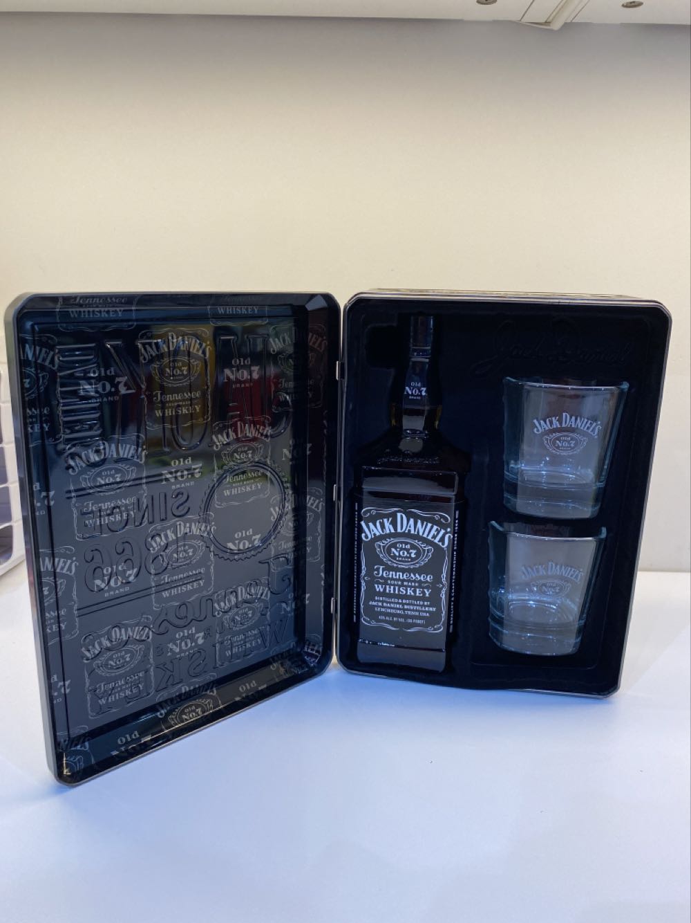 Jack Daniel’s Tin Case - Jack Daniel‘s Distillery alcohol collectible [Barcode 082184246832] - Main Image 2
