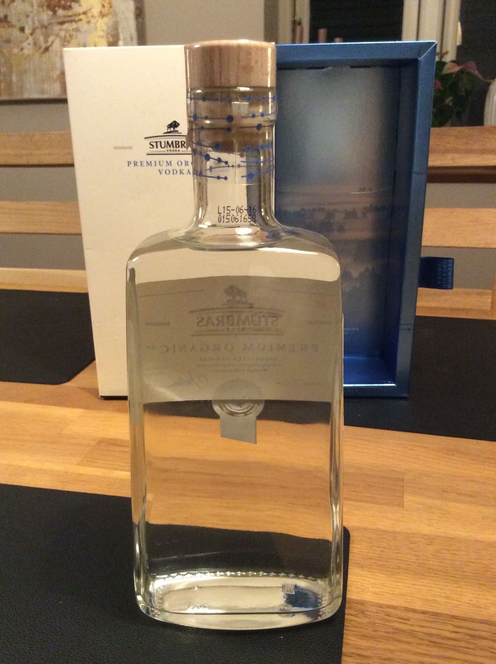 Stumbras Premium Organic 700ml 40% Lithuania - Stumbras Ab (700 mL) alcohol collectible [Barcode 4770033228585] - Main Image 2