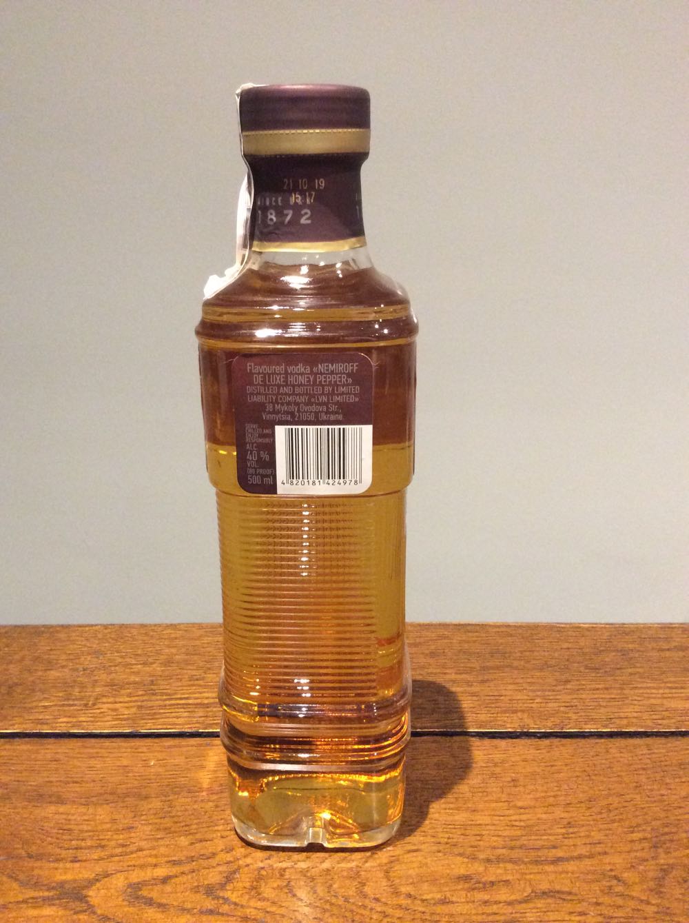 Nemiroff DeLuxe Honey Pepper Vodka 500ml 40% Ukraine - Limited Liability company Ukrainian (500 mL) alcohol collectible [Barcode 4820181424978] - Main Image 3