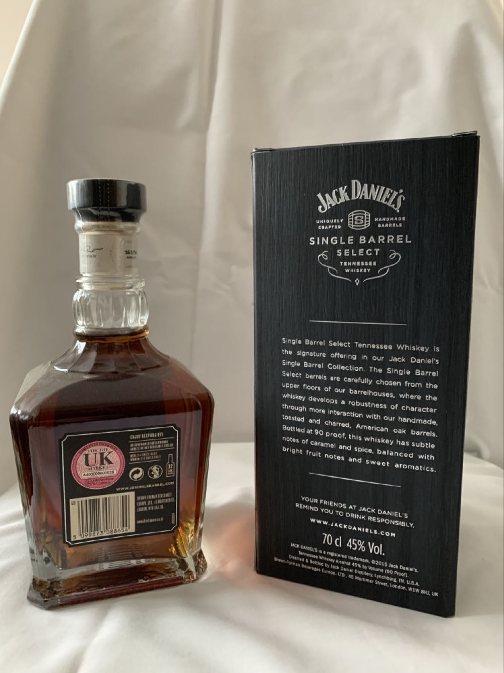 Single Barrel Select (3rd Gen) w/ Wooden Box - Jack Daniel Distillery (700 mL) alcohol collectible [Barcode 5099873088654] - Main Image 2