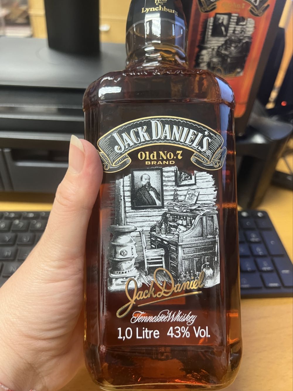 Scenes from Lynchburg #6 With Box 1 Liter - Jack Daniel’s (1 L) alcohol collectible [Barcode 5099873390443] - Main Image 4