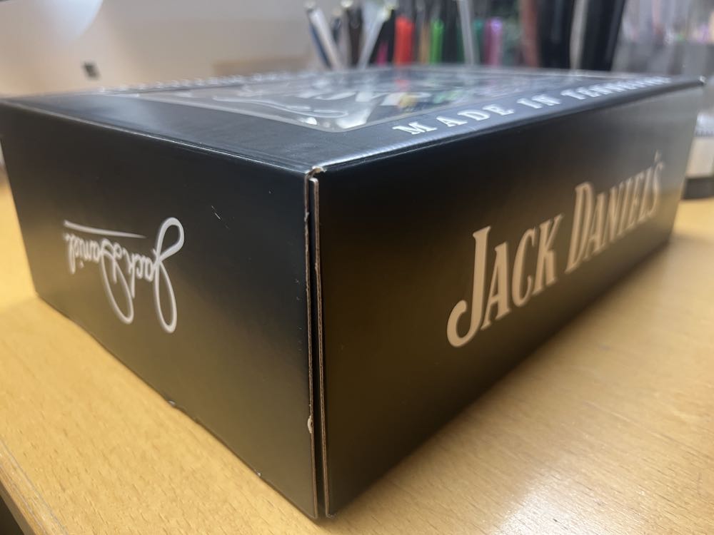 set Black Label 1.75L & Metal - Jack Daniel Distillery (1.75 L) alcohol collectible [Barcode 082184246740] - Main Image 3