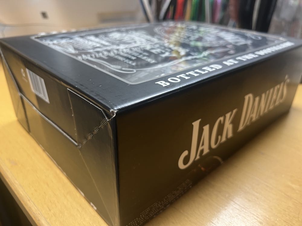 set Black Label 1.75L & Metal - Jack Daniel Distillery (1.75 L) alcohol collectible [Barcode 082184246740] - Main Image 4