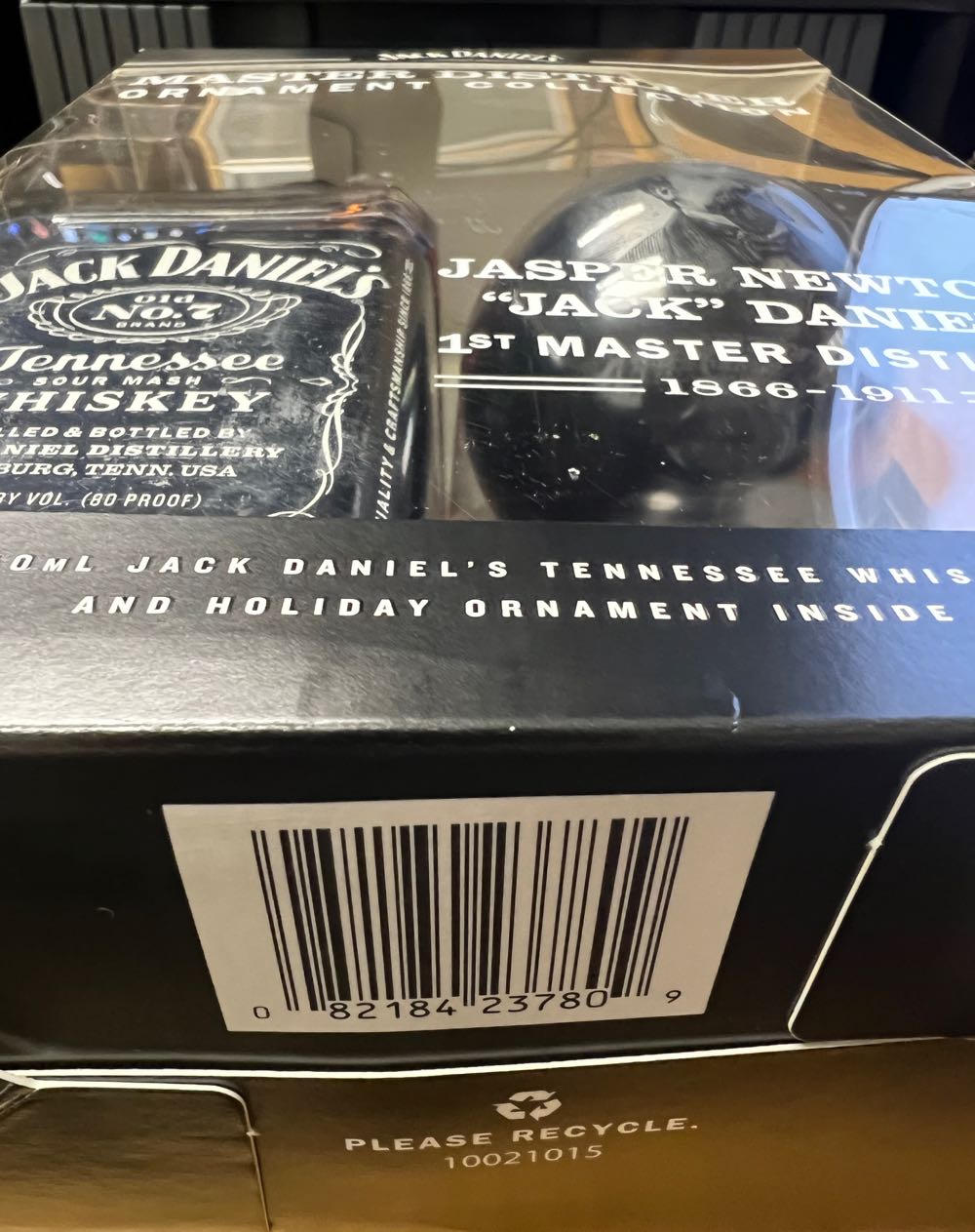 Set Jasper Newton & Ornament Collection - Jack Daniel Distillery (750 mL) alcohol collectible [Barcode 082184237809] - Main Image 4