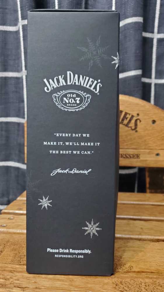 Happy Holidays Snowflake 2020 - Jack Daniel‘s Distillery (750 mL) alcohol collectible [Barcode 082184202036] - Main Image 4