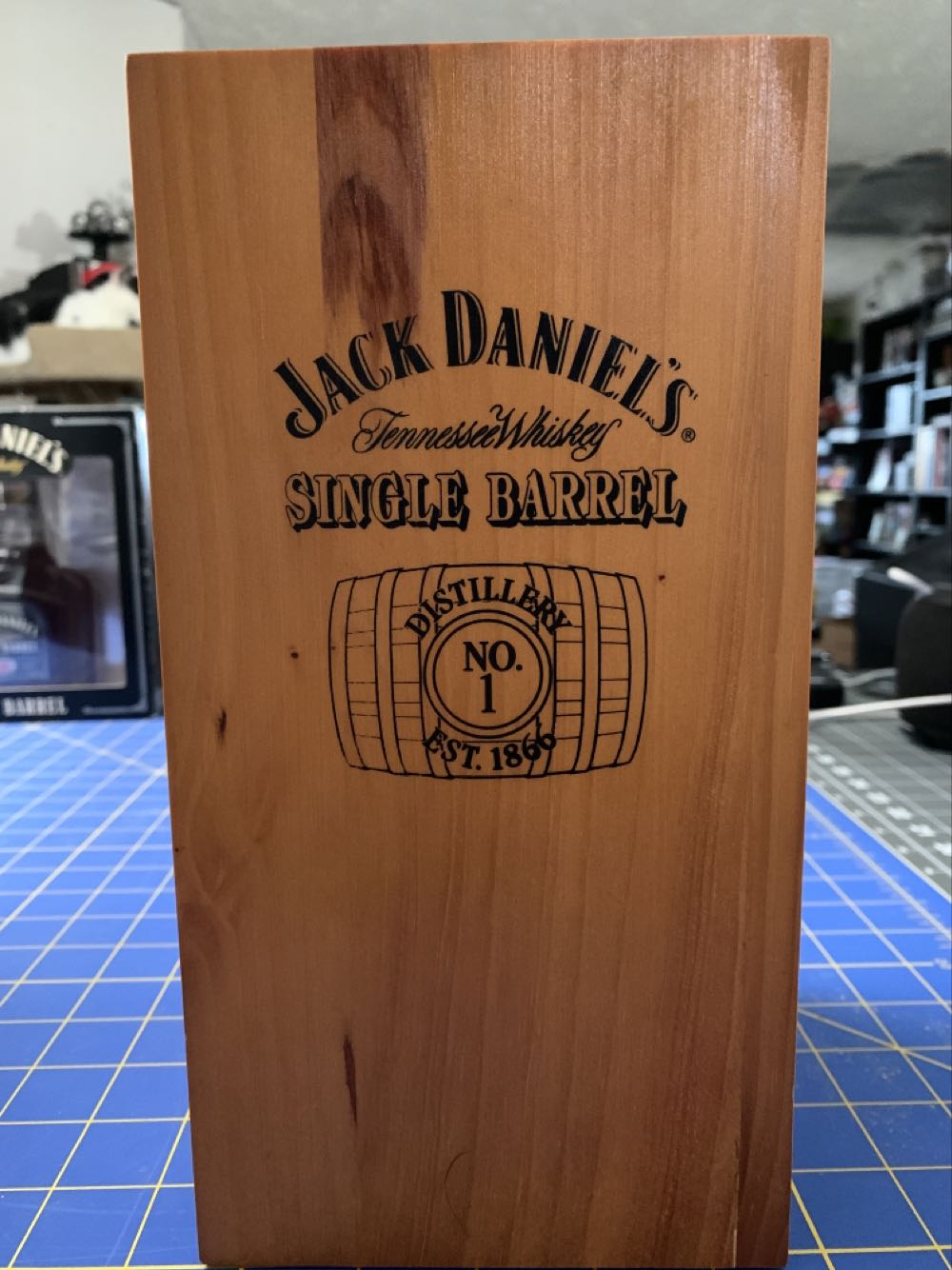 The Barrel Man 2015 - Jack Daniel‘s Distillery (750 mL) alcohol collectible [Barcode 082184087008] - Main Image 2