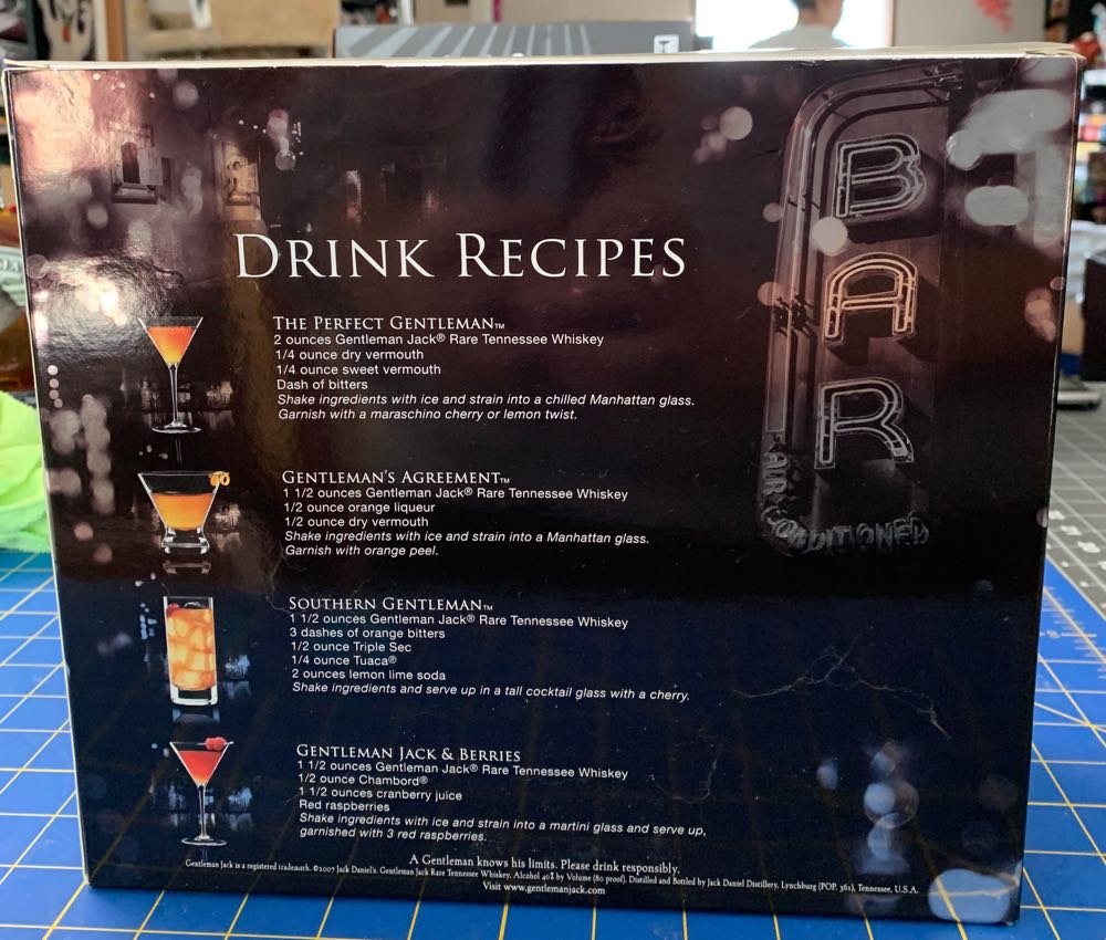 Set GJ With Two Glass - Jack Daniel Distillery (750 mL) alcohol collectible [Barcode 082184238790] - Main Image 2