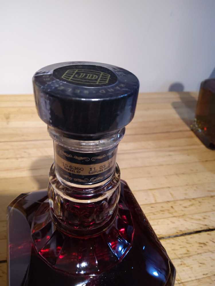 Set GJ With Two Glass - Jack Daniel Distillery (750 mL) alcohol collectible [Barcode 082184238790] - Main Image 3