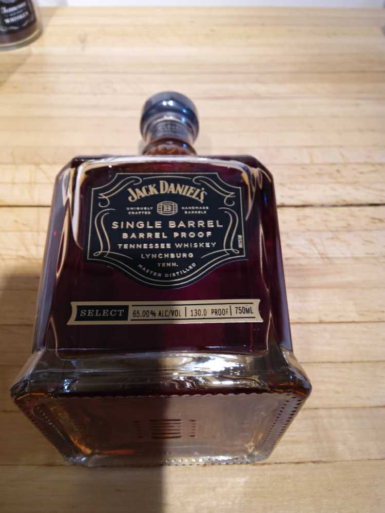 Set GJ With Two Glass - Jack Daniel Distillery (750 mL) alcohol collectible [Barcode 082184238790] - Main Image 4