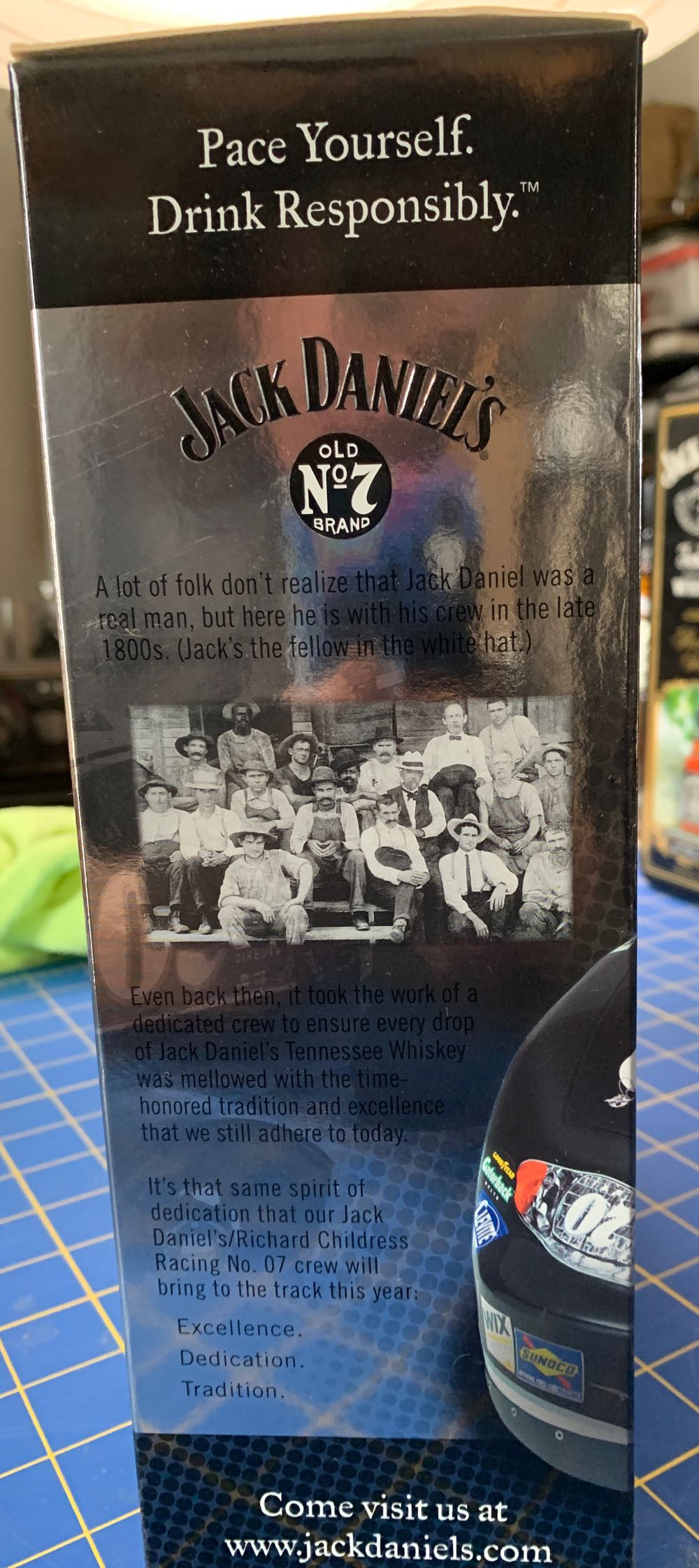 Jack Daniel’s Racing Gift Set - Jack Daniel Distillery (750 mL) alcohol collectible [Barcode 082184224960] - Main Image 4