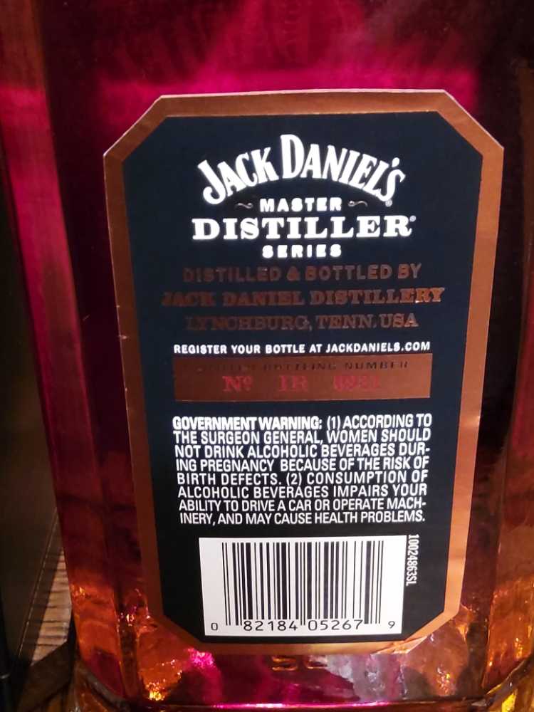 Master Distiller 3 - Jack Daniel‘s Distillery (1 L) alcohol collectible [Barcode 5099873052679] - Main Image 3