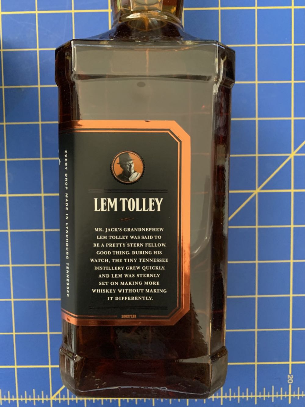 Master Distiller No 6 Jimmy Bedford - Jack Daniel Distillery (1 L) alcohol collectible [Barcode 082184052679] - Main Image 3