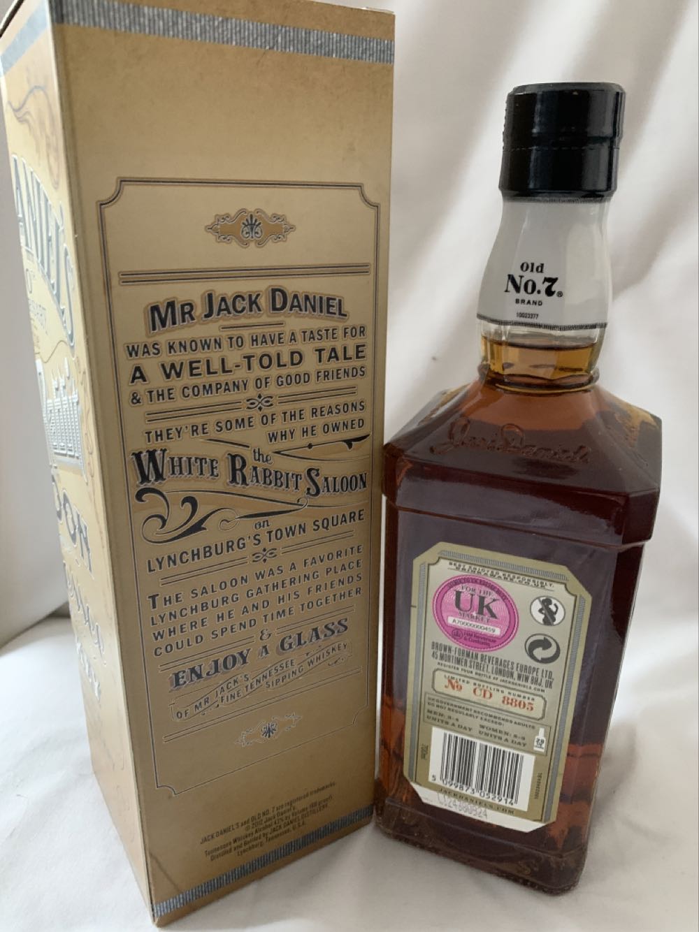 White Rabbit Saloon Bottle - 120th Anniversary  - Jack Daniel‘s Distillery (700 mL) alcohol collectible [Barcode 5099873052914] - Main Image 2