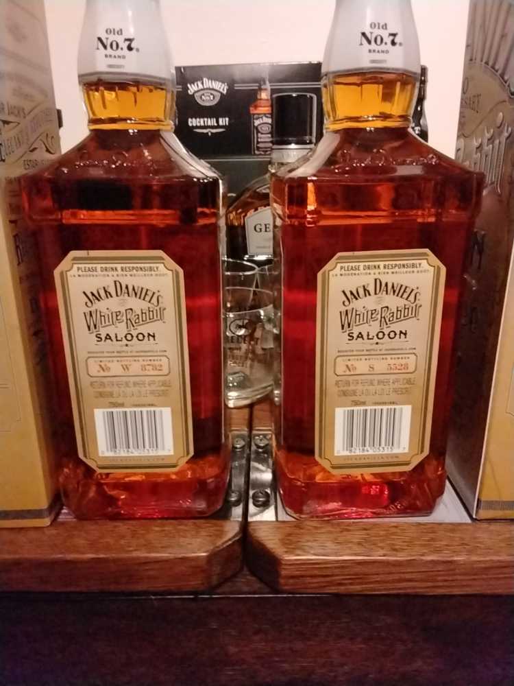White Rabbit Saloon Bottle - 120th Anniversary  - Jack Daniel‘s Distillery (700 mL) alcohol collectible [Barcode 5099873052914] - Main Image 3