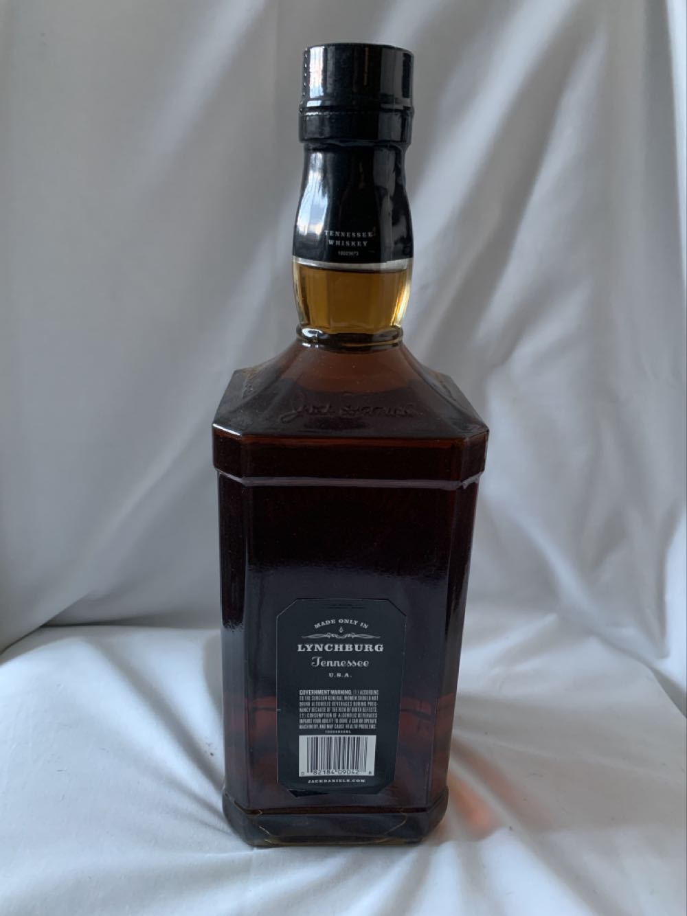 Jack Daniels Old No 7 Sour Mash - Jack Daniel’s (1.75 L) alcohol collectible [Barcode 082184090428] - Main Image 2