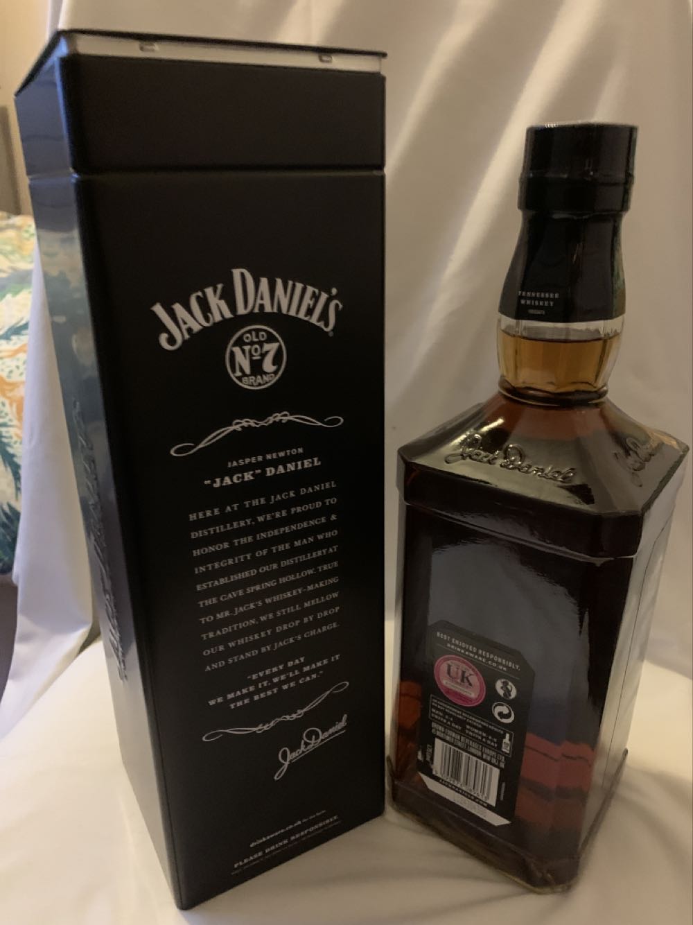Black Label - Jack Daniels Distillery (1.75 L) alcohol collectible [Barcode 5099873045152] - Main Image 2
