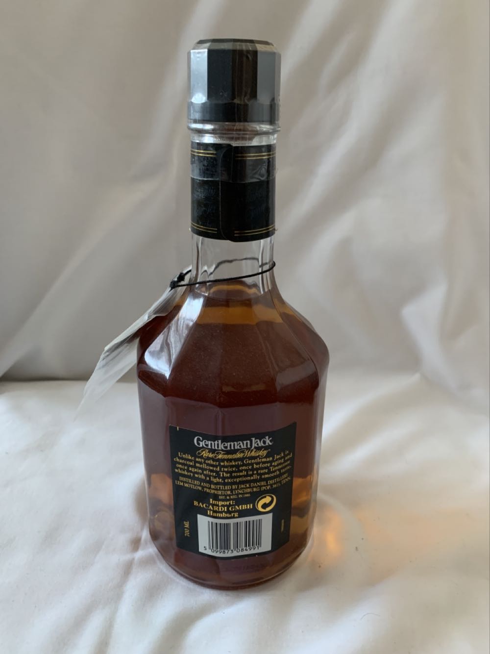 Gentleman Jack - Generation 3 - Jack Daniel’s (700 mL) alcohol collectible [Barcode 5099873084991] - Main Image 2