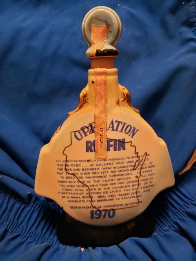 Manitowoc Submarine Memorial Association - Operation REDFIN - James B. Beam Distilling Co. (750 mL) alcohol collectible - Main Image 2