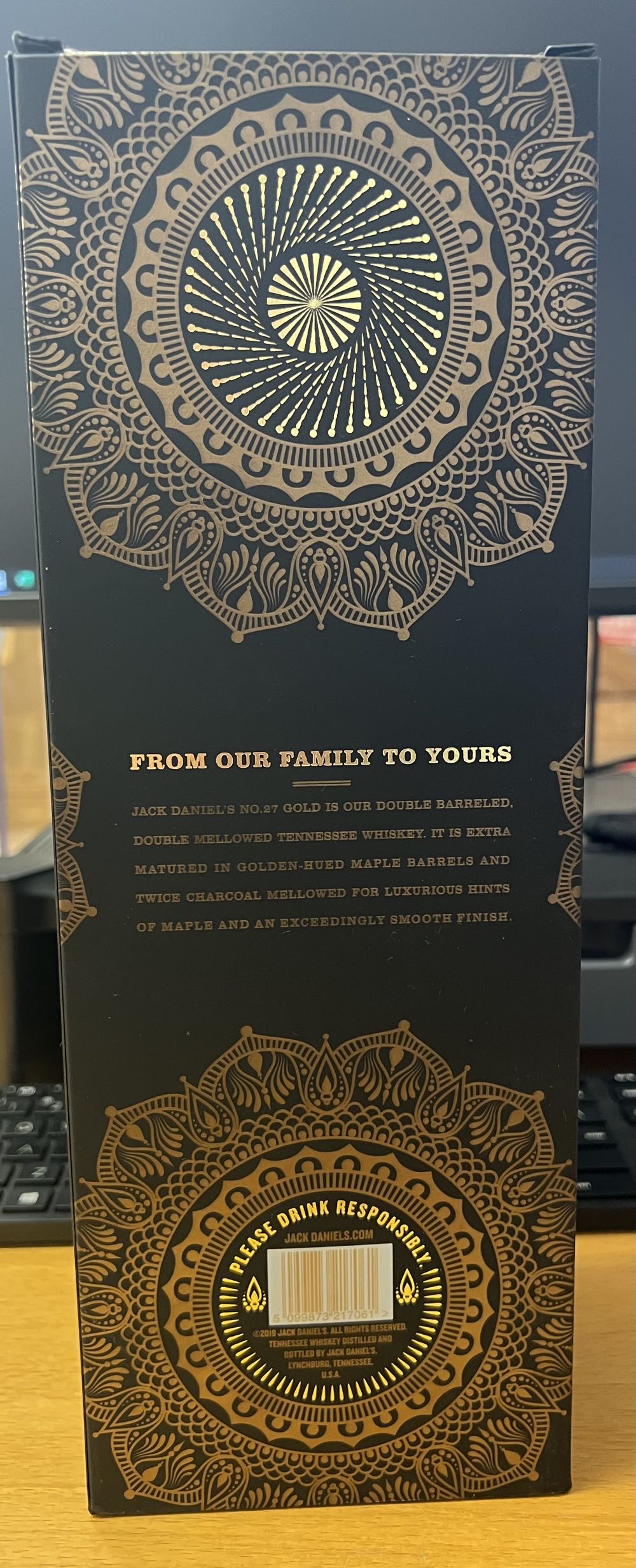 Gold 27 Happy Diwali - Jack Daniel Distillery (700 mL) alcohol collectible [Barcode 5099873217061] - Main Image 4