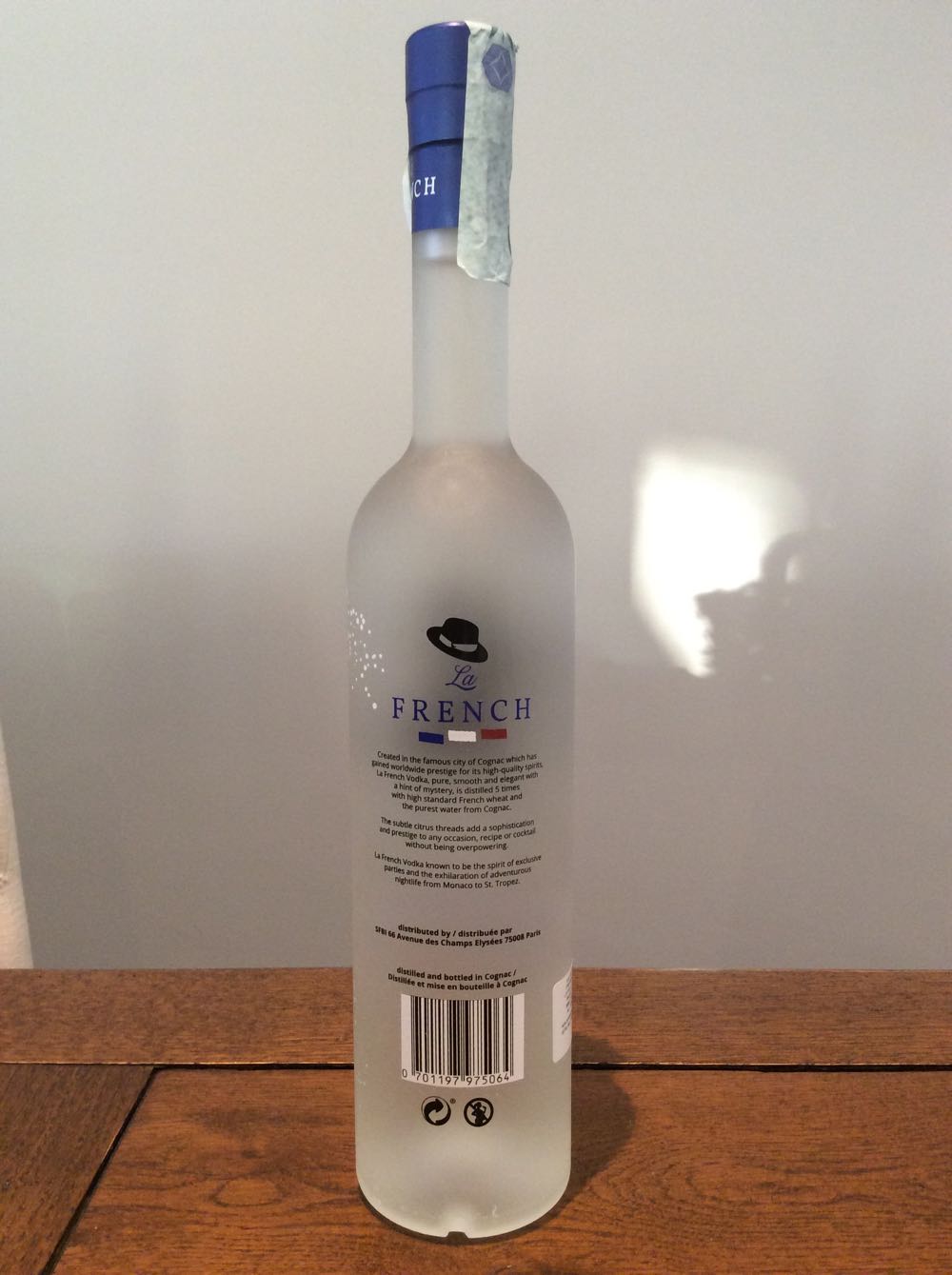 La French Vodka 700ml 40% France - Cognac (700 mL) alcohol collectible [Barcode 701197975064] - Main Image 2