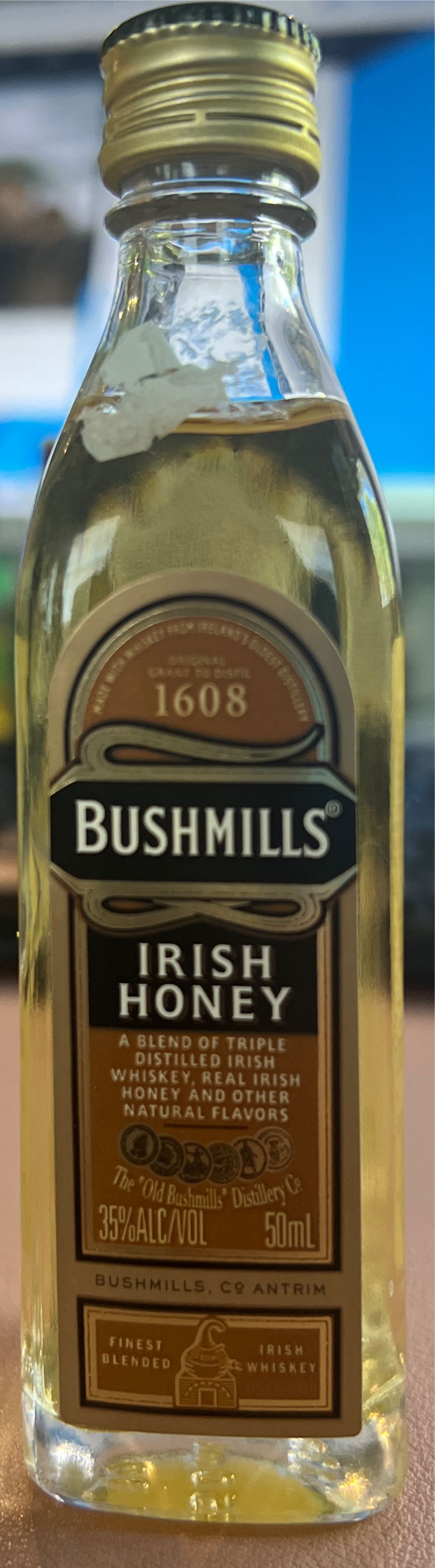 Bushmills Irish Honey - The Old Bushmills’ Distillery (1 L) alcohol collectible [Barcode 5010103995979] - Main Image 2