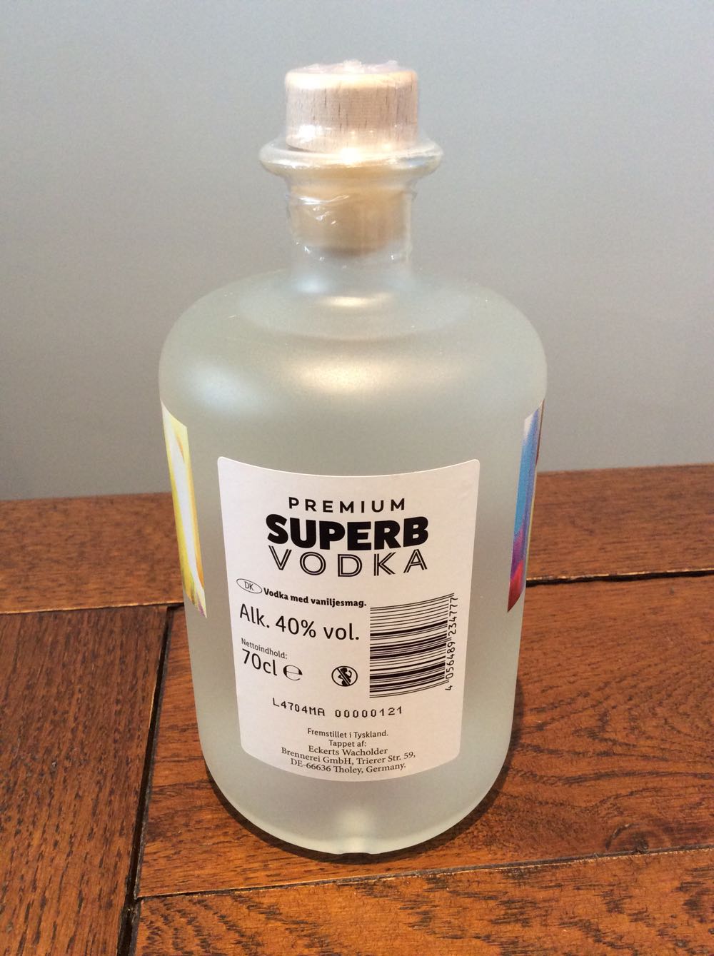 Superb Premium Vodka Vanilla 700ml 40% Germany - Eckerts Wacholder Brennerei Gmbh (700 mL) alcohol collectible [Barcode 4056489234777] - Main Image 2