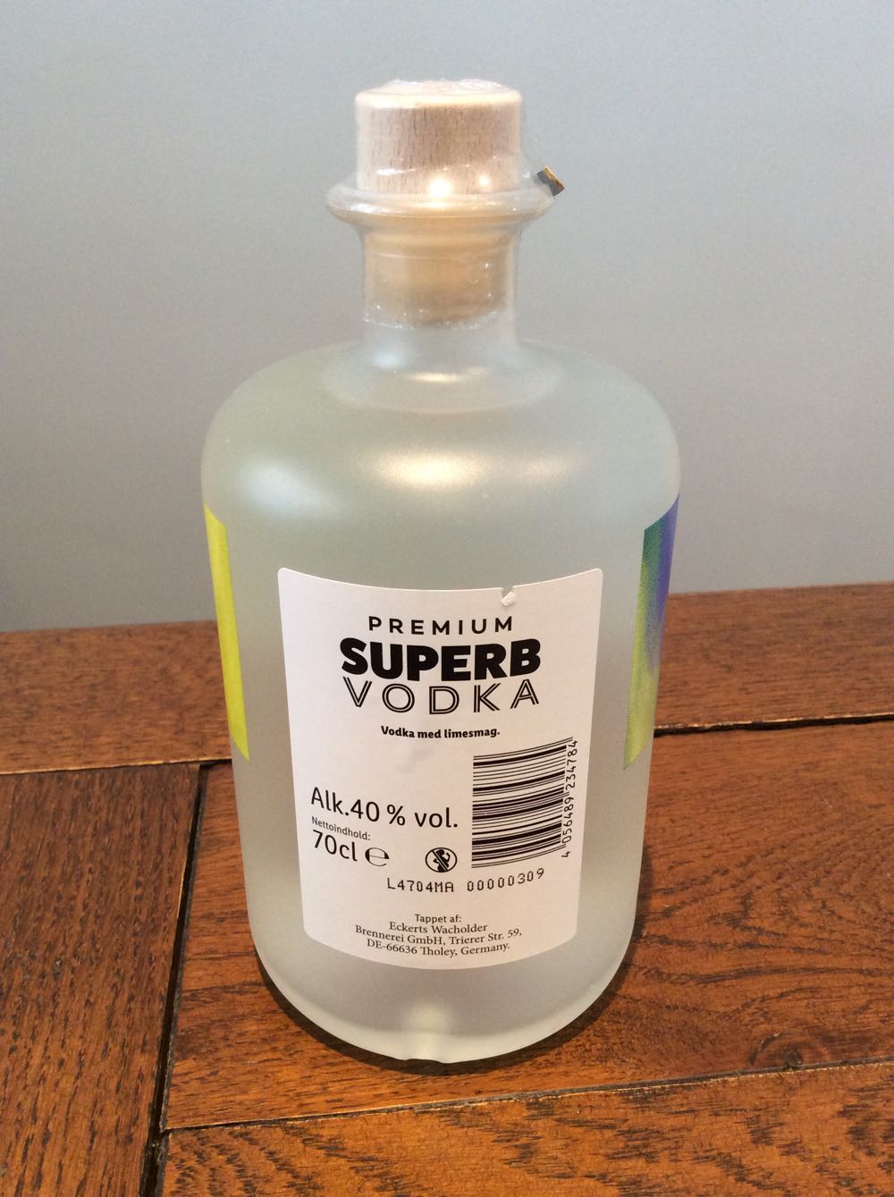 Superb Premium Vodka Lime 700ml 40% Germany - Eckerts Wacholder Brennerei Gmbh (700 mL) alcohol collectible [Barcode 4056489234784] - Main Image 2