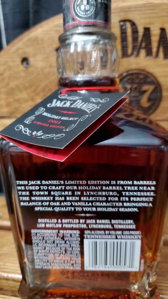 Holiday Select 2011 - Jack Daniel‘s Distillery (750 mL) alcohol collectible [Barcode 11028796] - Main Image 2