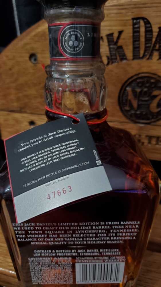 Holiday Select 2011 - Jack Daniel‘s Distillery (750 mL) alcohol collectible [Barcode 11028796] - Main Image 3