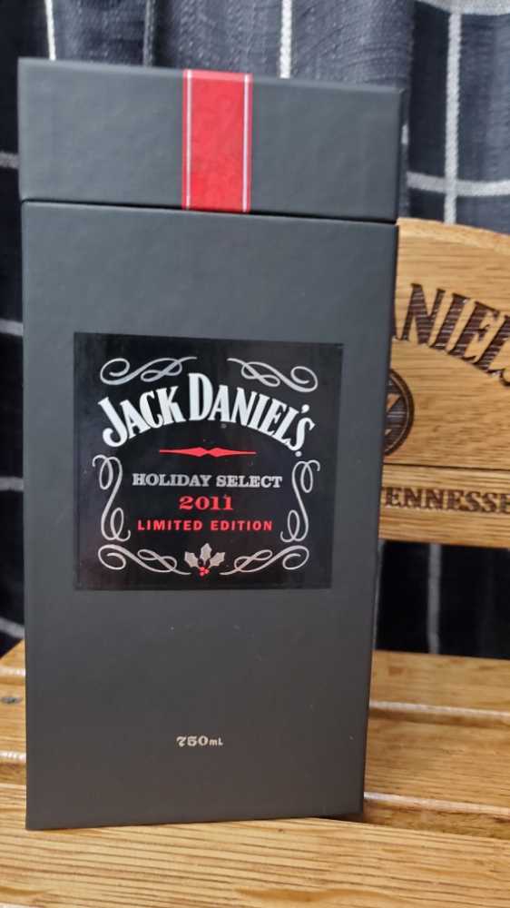Holiday Select 2011 - Jack Daniel‘s Distillery (750 mL) alcohol collectible [Barcode 11028796] - Main Image 4