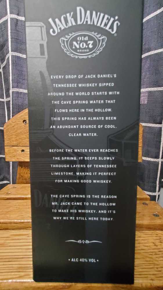 Jack Daniel’s Rocks Glasses 2021 - Jack Daniel‘s Distillery (750 mL) alcohol collectible [Barcode 082184201985] - Main Image 4