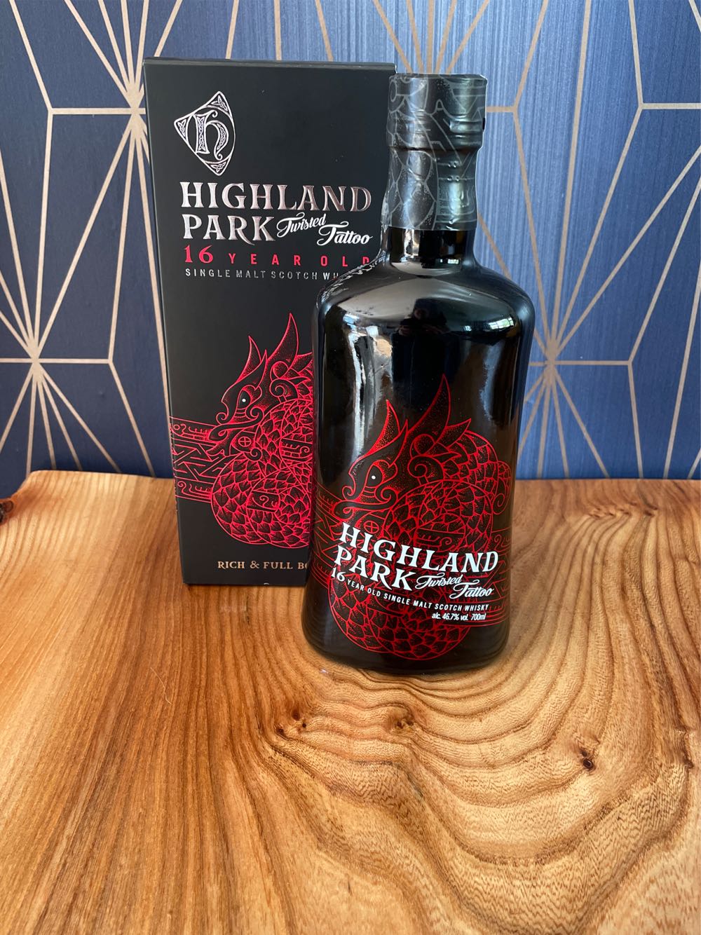 Highland Park Twisted Tatoo - Highland Park (700 mL) alcohol collectible [Barcode 5010314307837] - Main Image 2