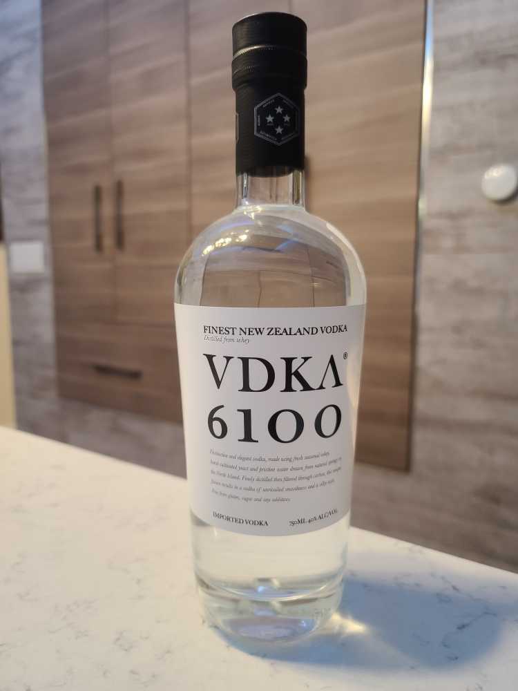 VDKA 6100  (750 mL) alcohol collectible [Barcode 736040530657] - Main Image 2