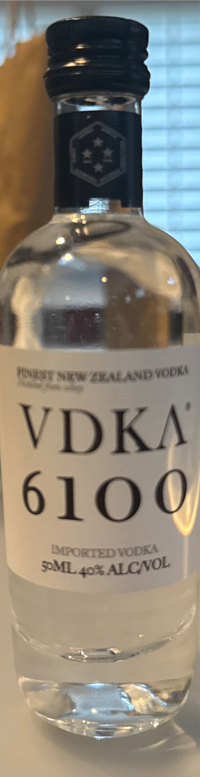 VDKA 6100  (750 mL) alcohol collectible [Barcode 736040530657] - Main Image 3