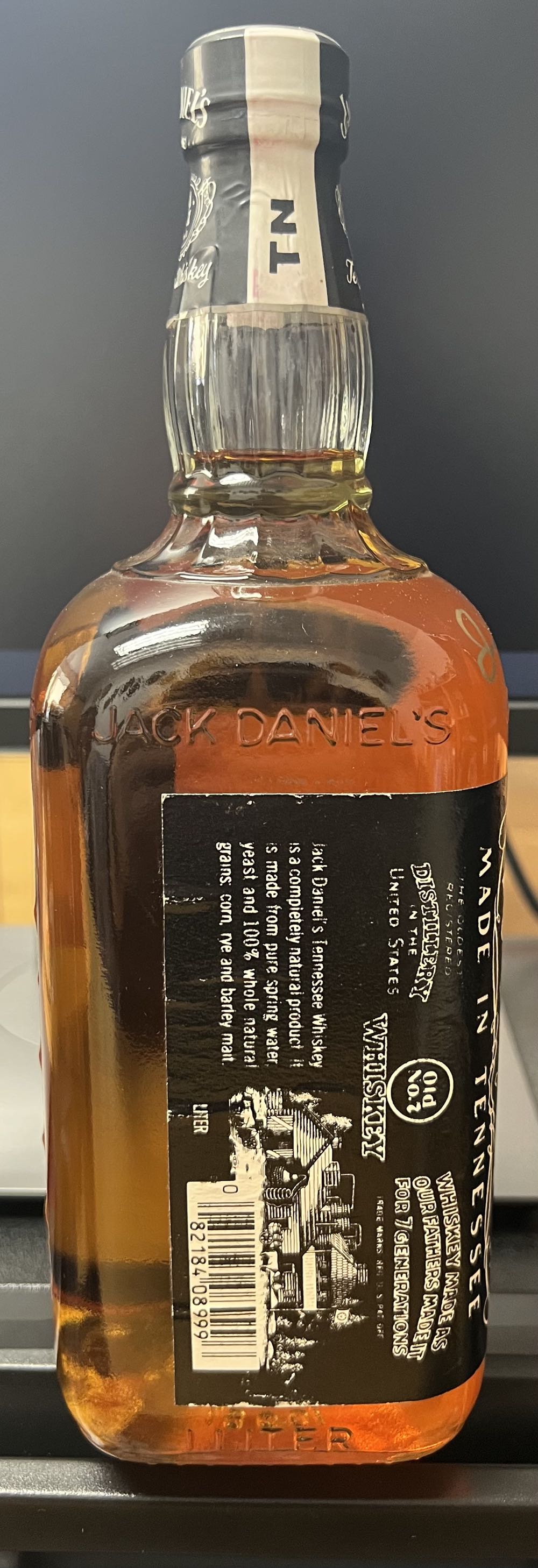 Black label 1987 Fake Seal Signed Bedford - Jack Daniel Distillery (1 L) alcohol collectible [Barcode 082184089996] - Main Image 2