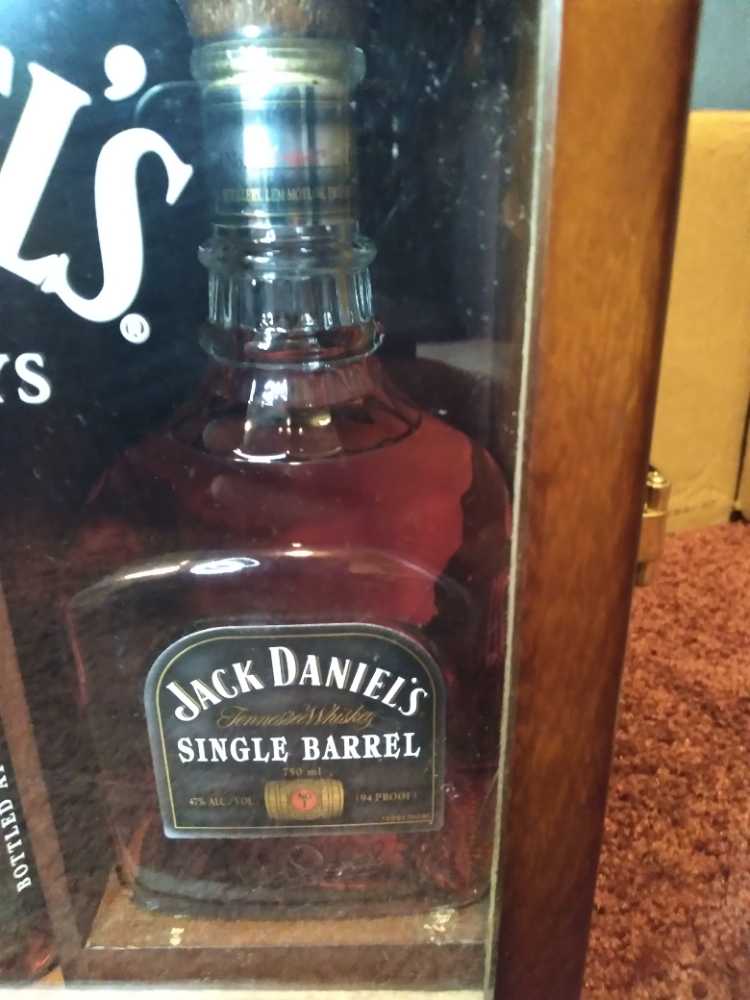 Family Of Fine Whiskeys - Jack Daniel Distillery (750 mL) alcohol collectible [Barcode 082184201503] - Main Image 3