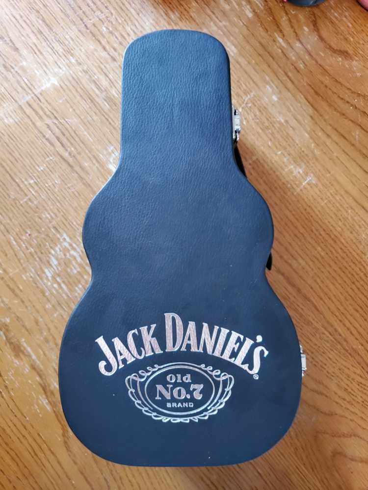 Guitar Case (Poland) - Jack Daniel Distillery (700 mL) alcohol collectible [Barcode 5099873089798] - Main Image 2