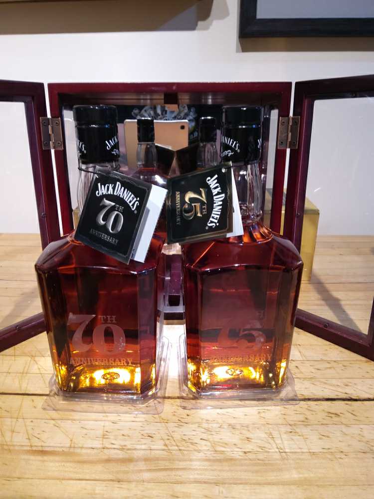  Anniversary 70th & 75th Prohibition Set 2008 REGISTER No.025507 NO. 018790 - Jack Daniel Distillery (750 mL) alcohol collectible [Barcode 082184034835] - Main Image 2