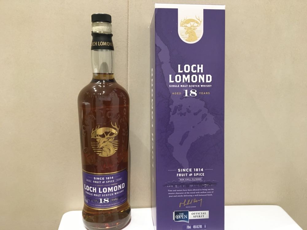 Loch Lomond 18 Year Old Highland Single Malt Scotch Whisky  (700 mL) alcohol collectible [Barcode 5016840239215] - Main Image 2