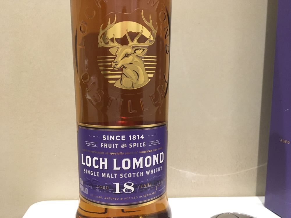 Loch Lomond 18 Year Old Highland Single Malt Scotch Whisky  (700 mL) alcohol collectible [Barcode 5016840239215] - Main Image 4